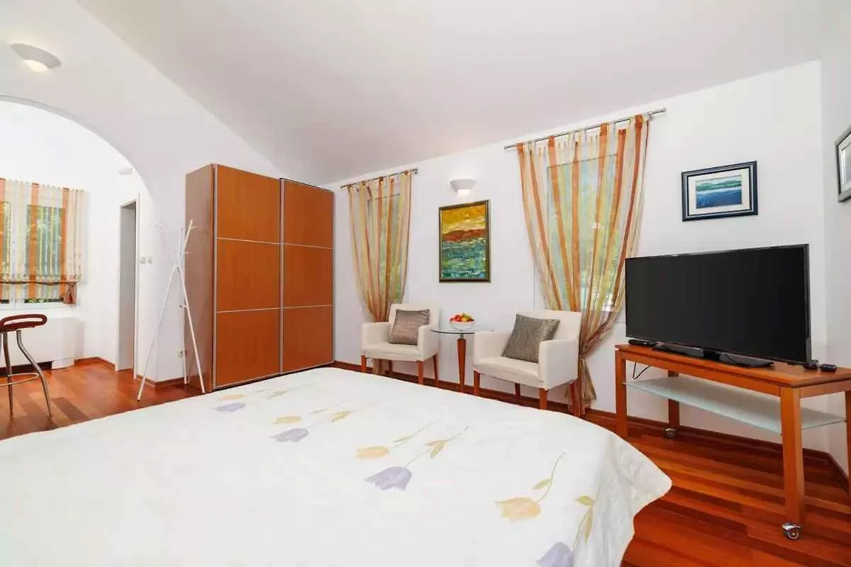 Apartments In Selce 51534